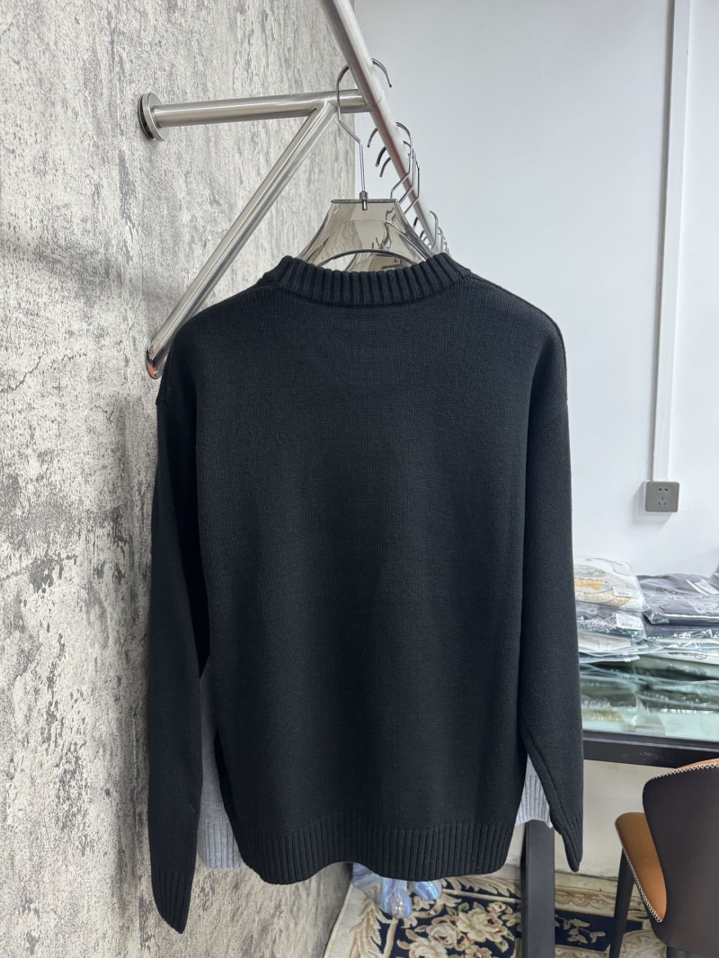 Pra*a sweater